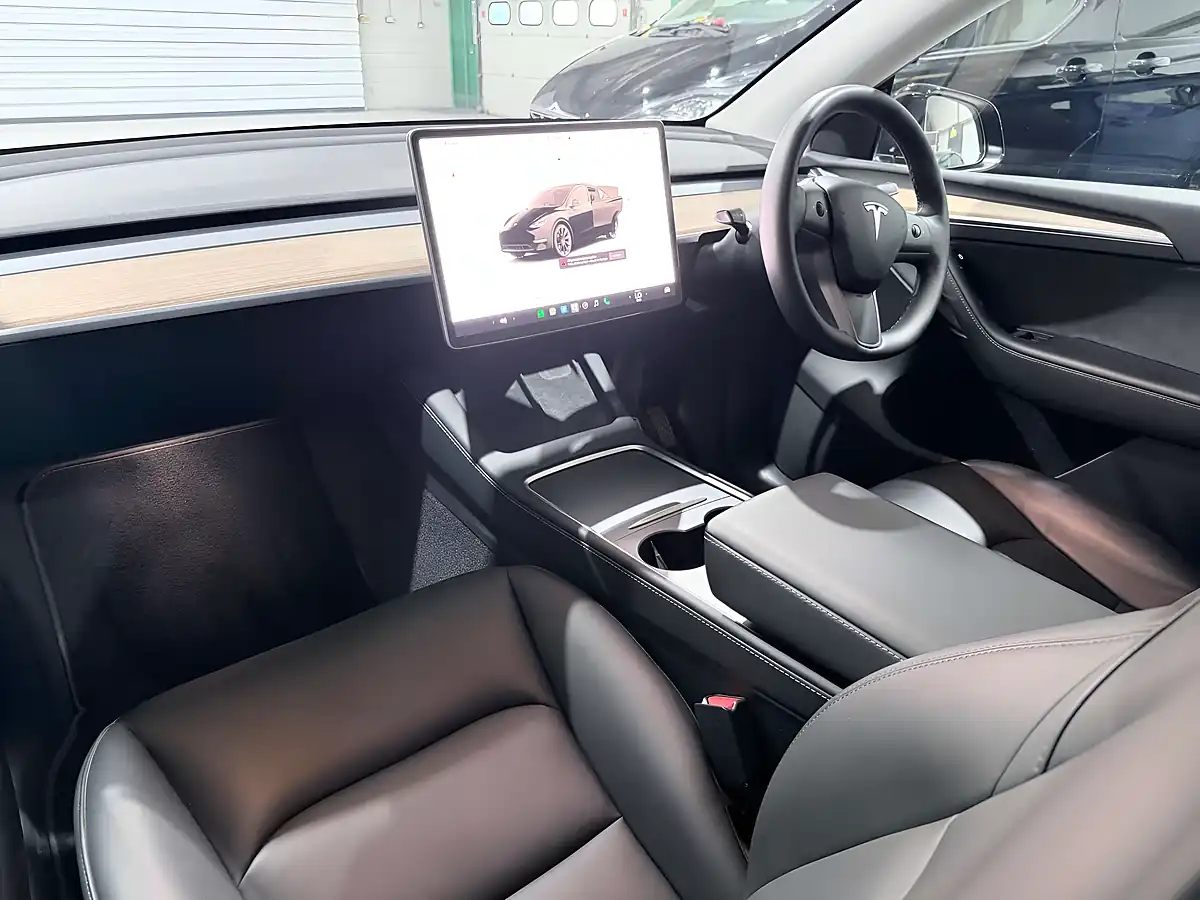 Used 2022 Tesla Model Y Long Range Black - Interior and Exterior details 20