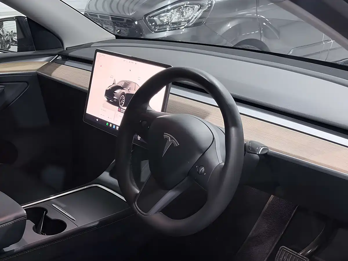 Used 2022 Tesla Model Y Long Range Black - Interior and Exterior details 3