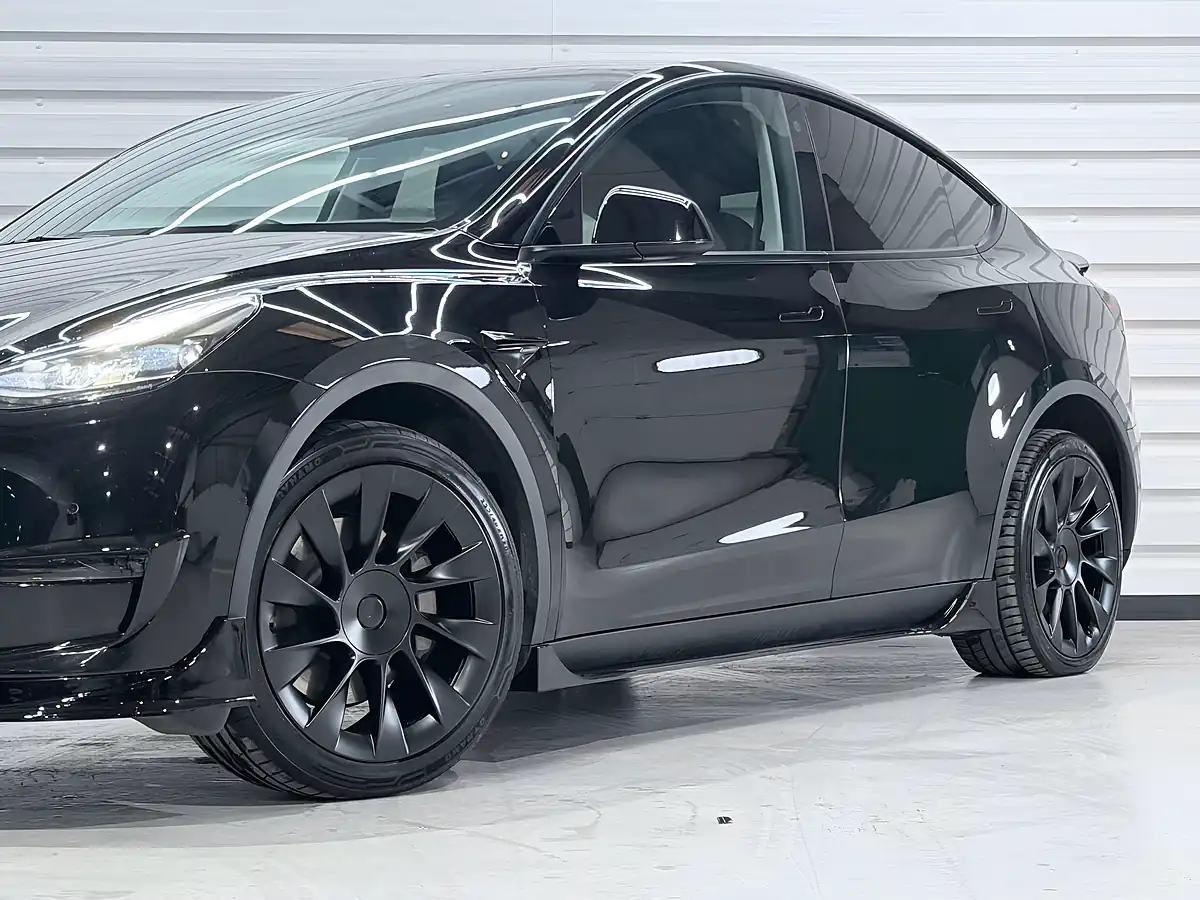 Used 2022 Tesla Model Y Long Range Black - Interior and Exterior details 7