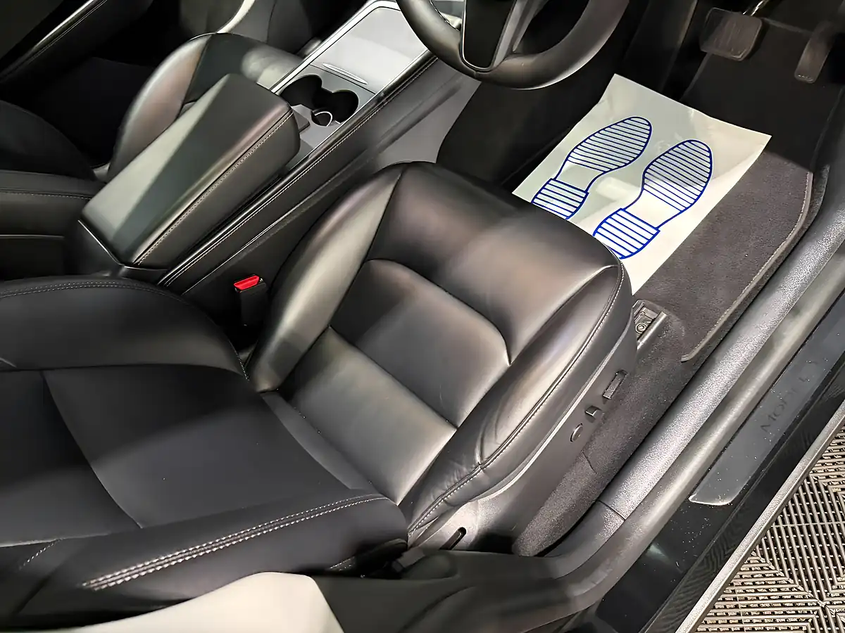 Used 2022 Tesla Model Y Long Range Black - Interior and Exterior details 13