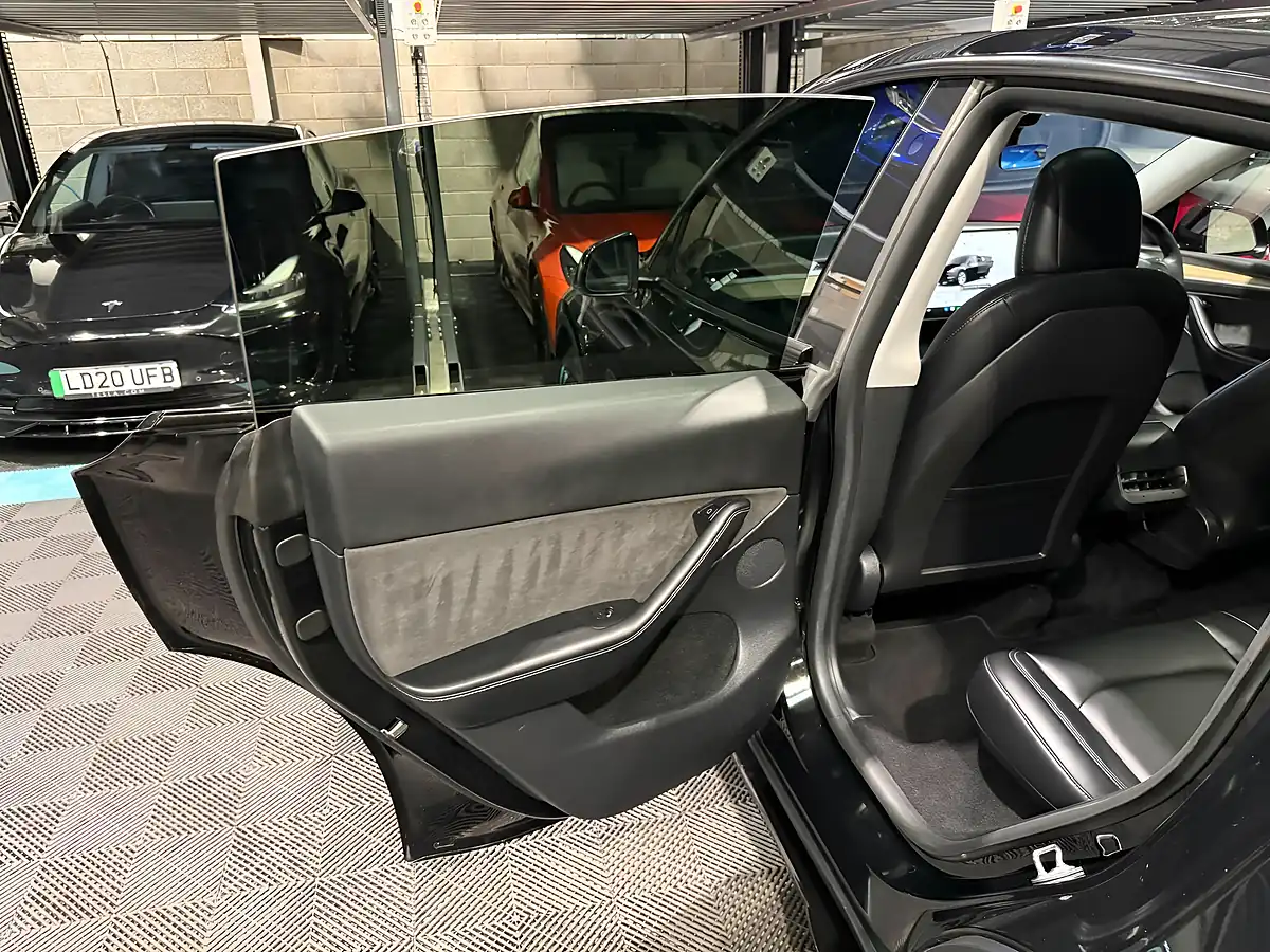 Used 2022 Tesla Model Y Long Range Black - Interior and Exterior details 16