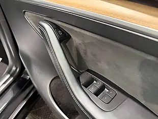 Used 2022 Tesla Model Y Long Range Black - Interior and Exterior details 17
