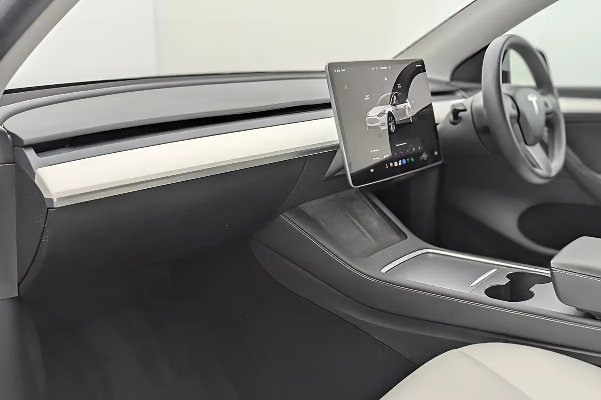 Used 2022 Tesla Model Y Long Range Black - Interior and Exterior details 12