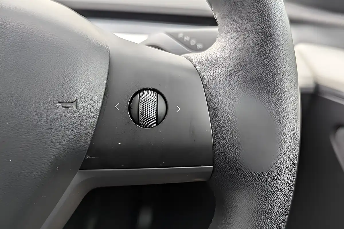 Used 2022 Tesla Model Y Long Range Black - Interior and Exterior details 15