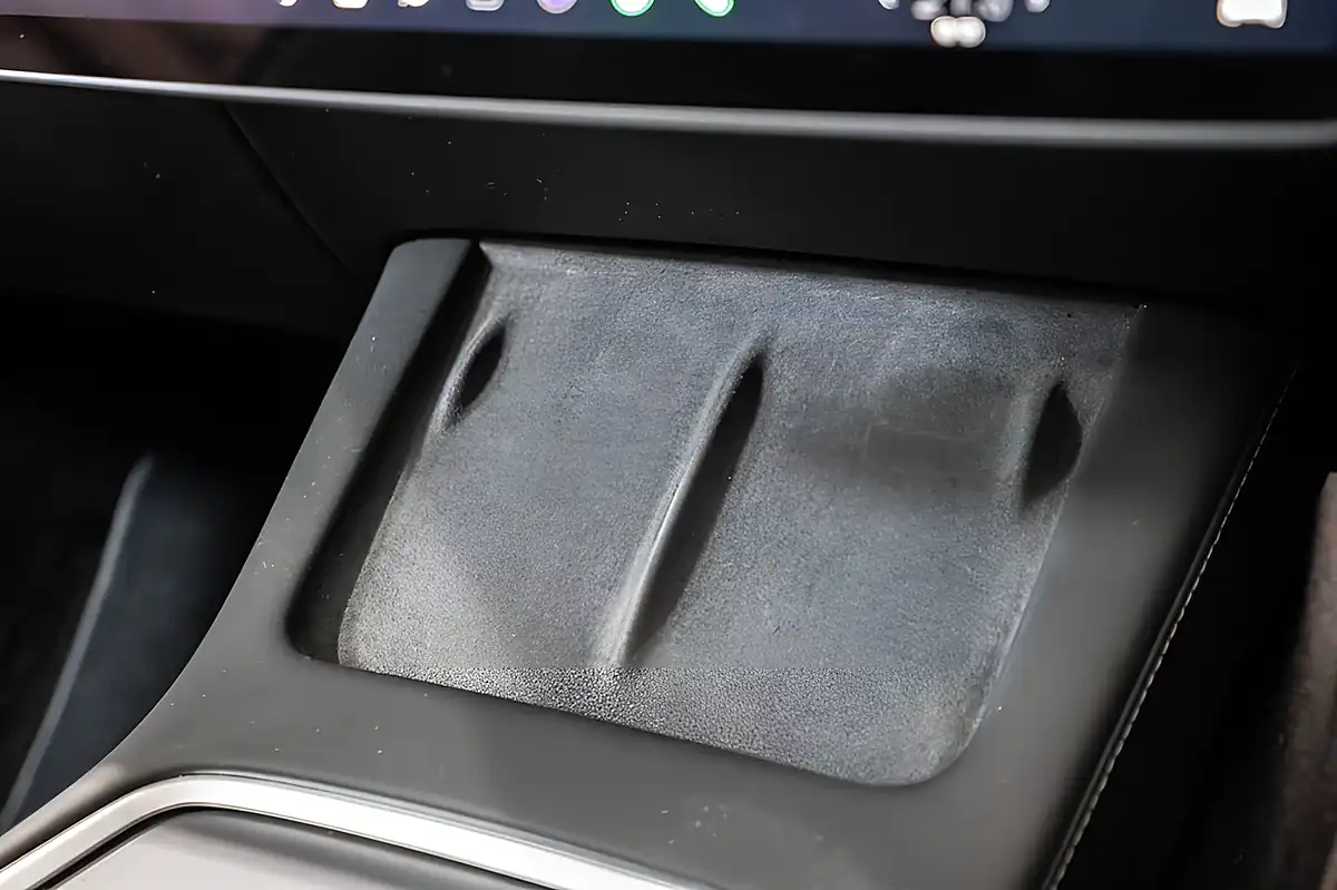 Used 2022 Tesla Model Y Long Range Black - Interior and Exterior details 16