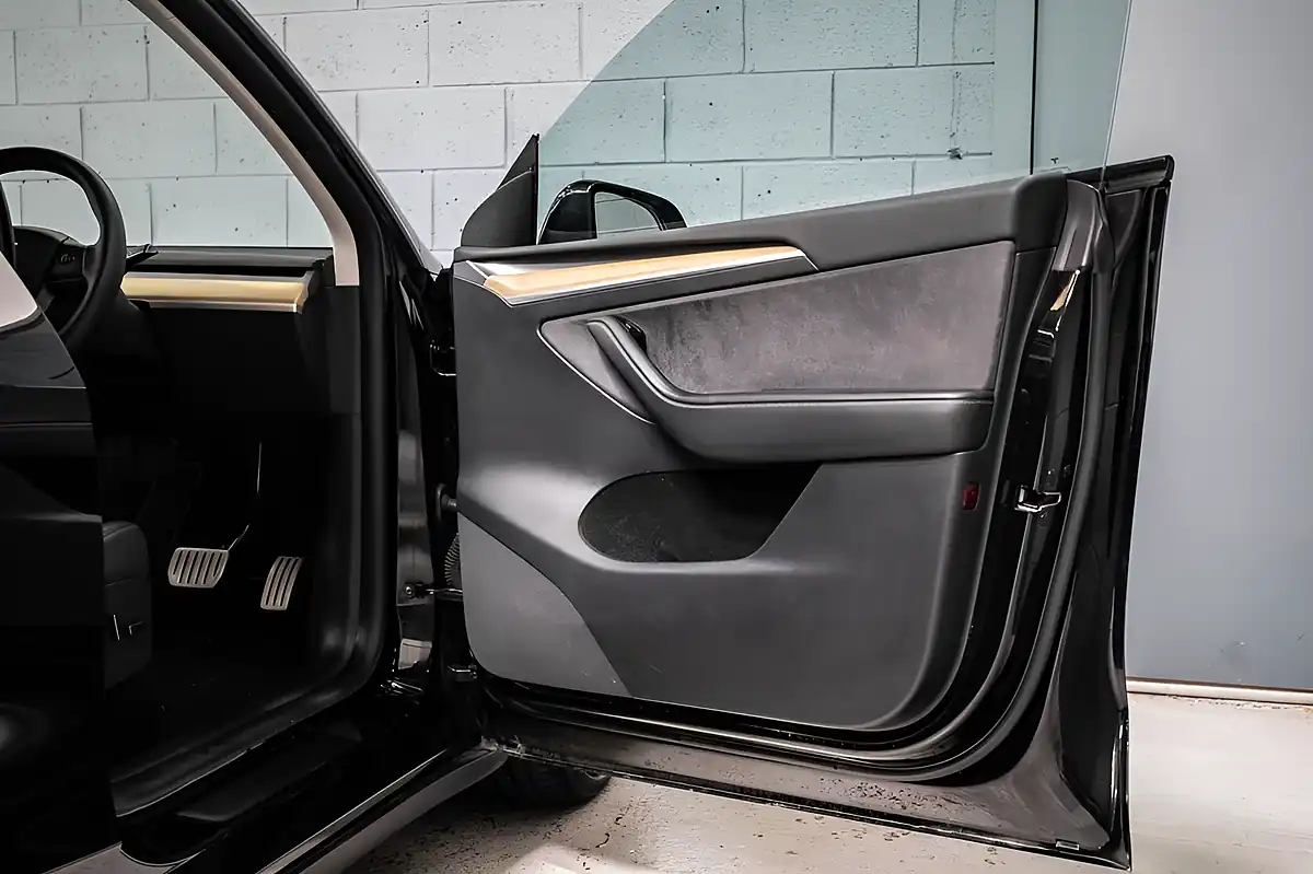Used 2022 Tesla Model Y Long Range Black - Interior and Exterior details 3