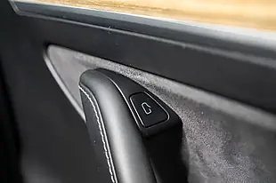 Used 2022 Tesla Model Y Long Range Black - Interior and Exterior details 4