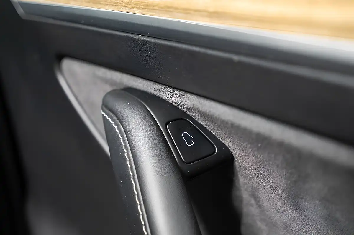 Used 2022 Tesla Model Y Long Range Black - Interior and Exterior details 4