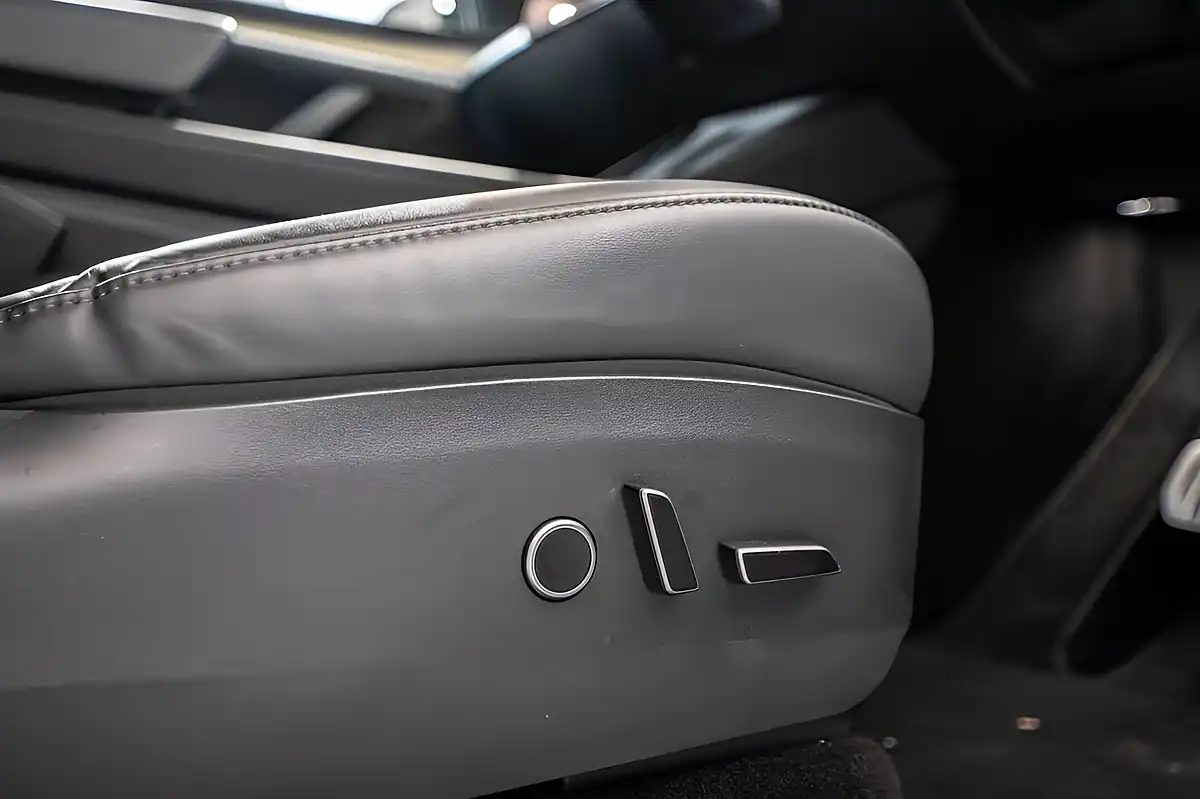 Used 2022 Tesla Model Y Long Range Black - Interior and Exterior details 7