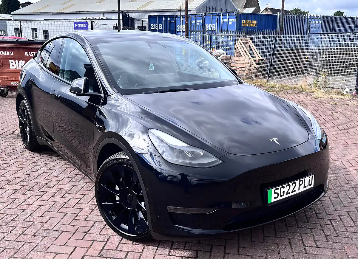 Used 2022 Tesla Model Y Long Range Black - Front View