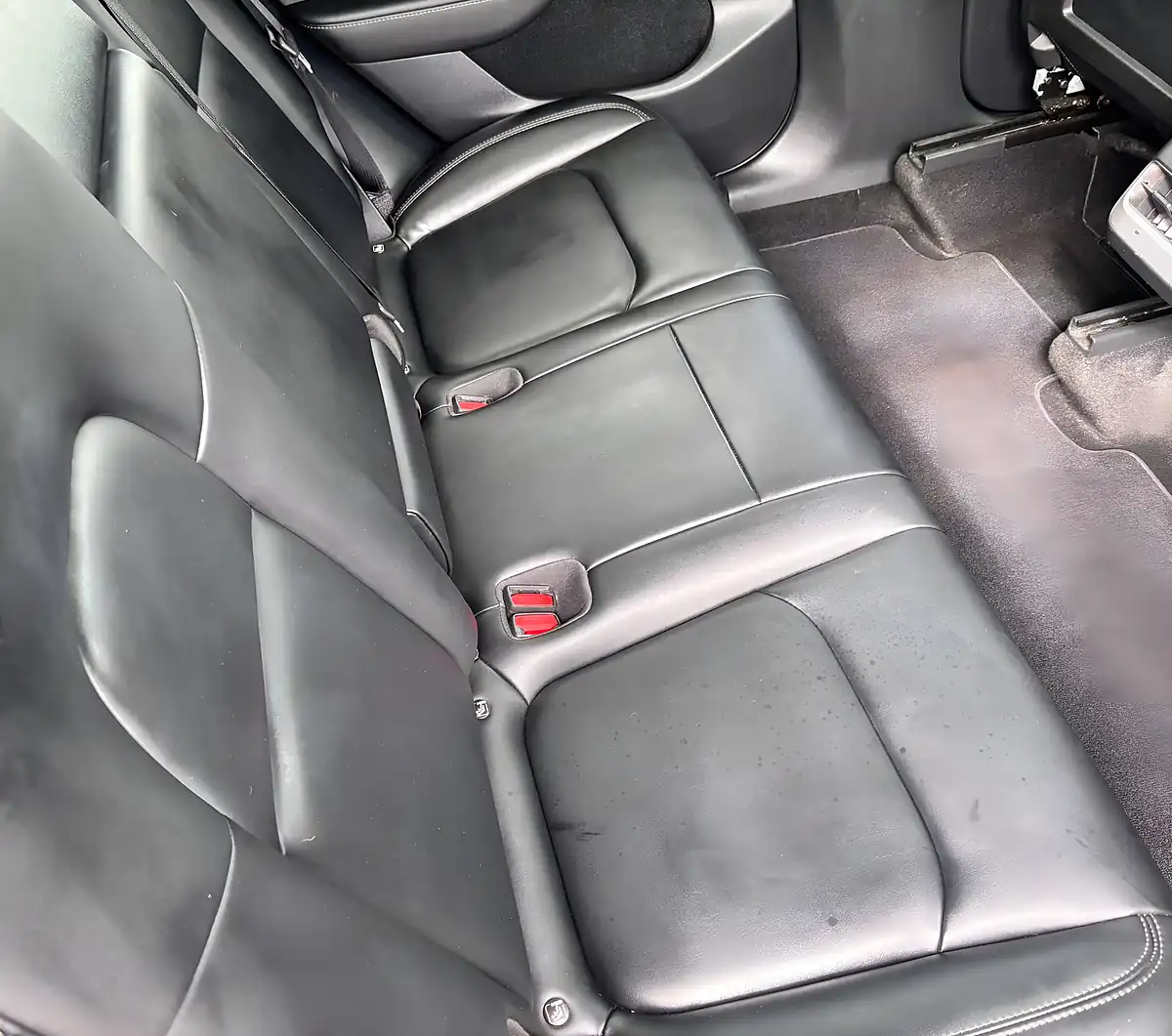 Used 2022 Tesla Model Y Long Range Black - Interior and Exterior details 10