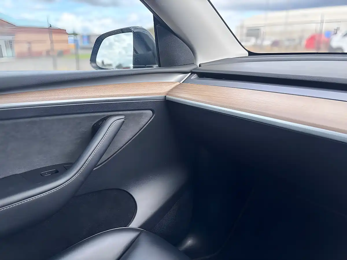 Used 2022 Tesla Model Y Long Range Black - Interior and Exterior details 14