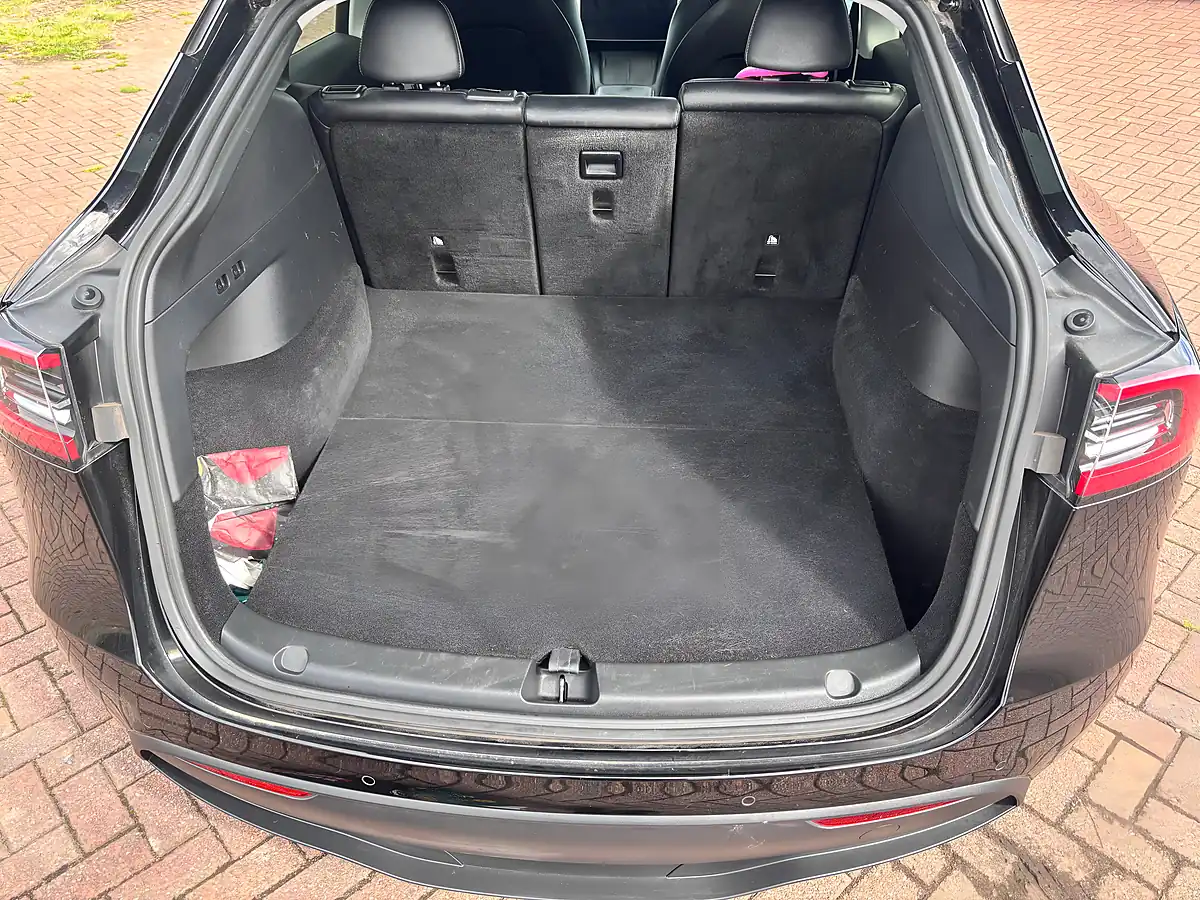 Used 2022 Tesla Model Y Long Range Black - Interior and Exterior details 17