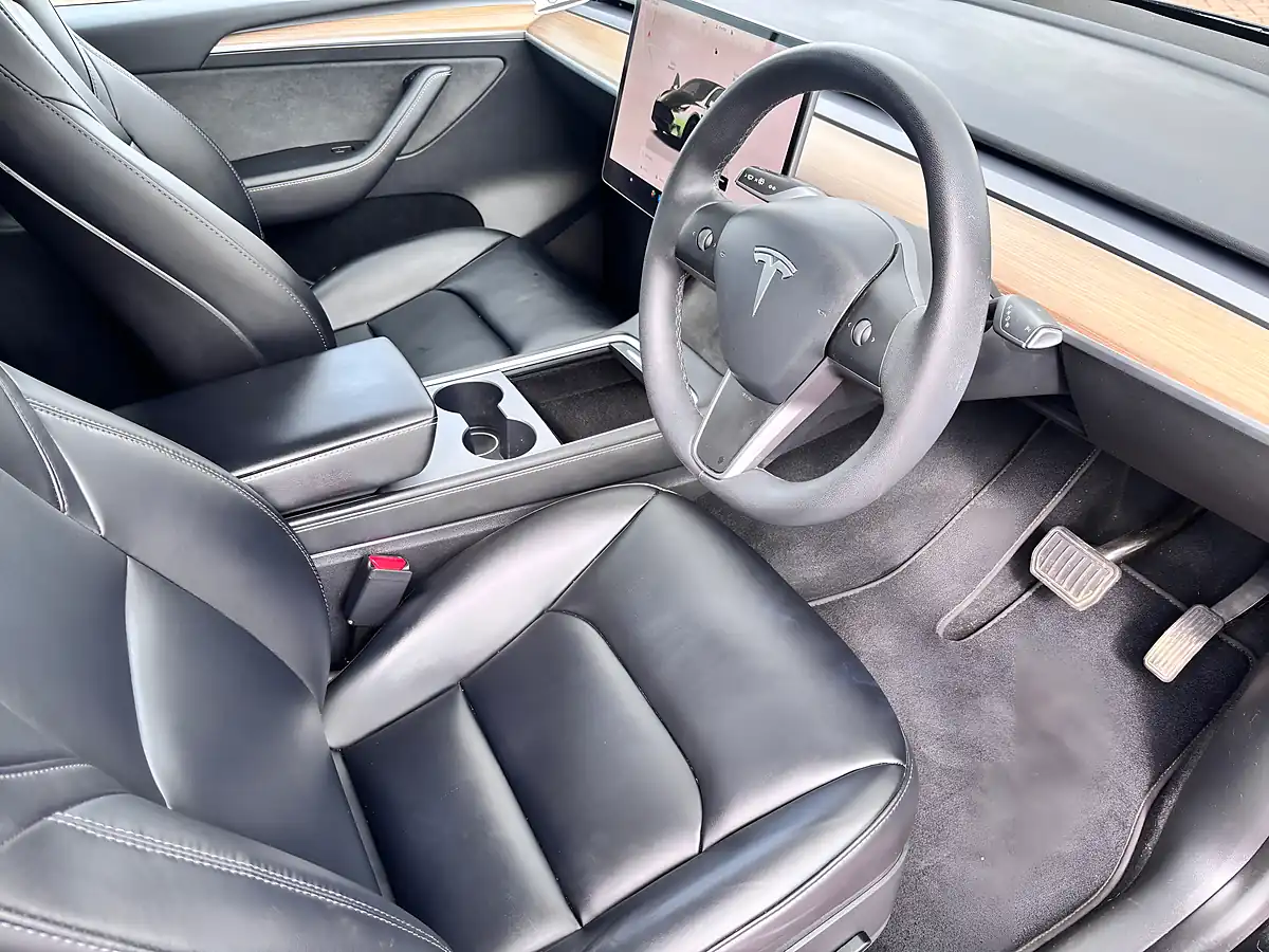 Used 2022 Tesla Model Y Long Range Black - Interior and Exterior details 9