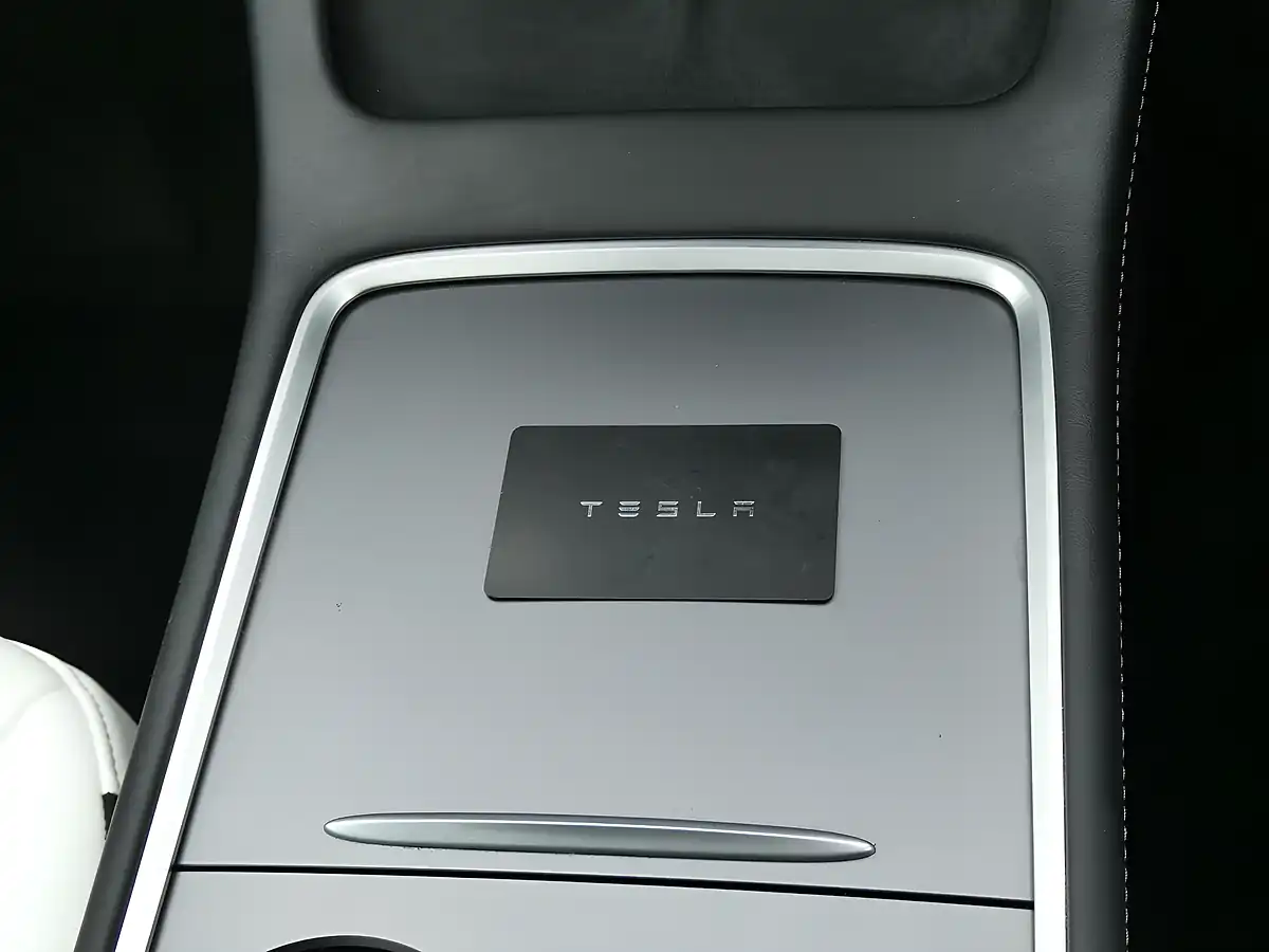 Used 2022 Tesla Model Y Long Range Black - Interior and Exterior details 13