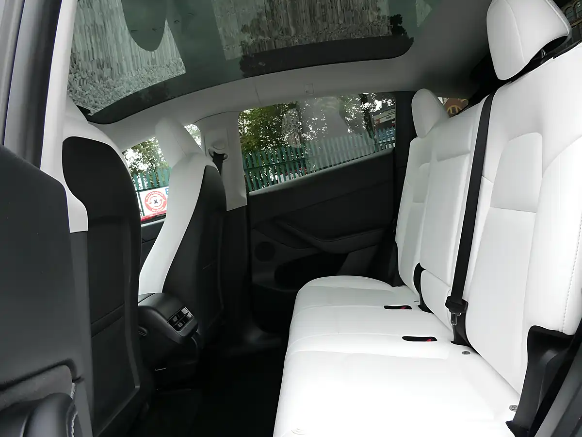Used 2022 Tesla Model Y Long Range Black - Interior and Exterior details 14