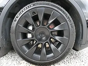 Used 2022 Tesla Model Y Long Range Black - Interior and Exterior details 19