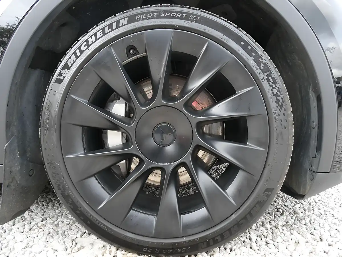 Used 2022 Tesla Model Y Long Range Black - Interior and Exterior details 19