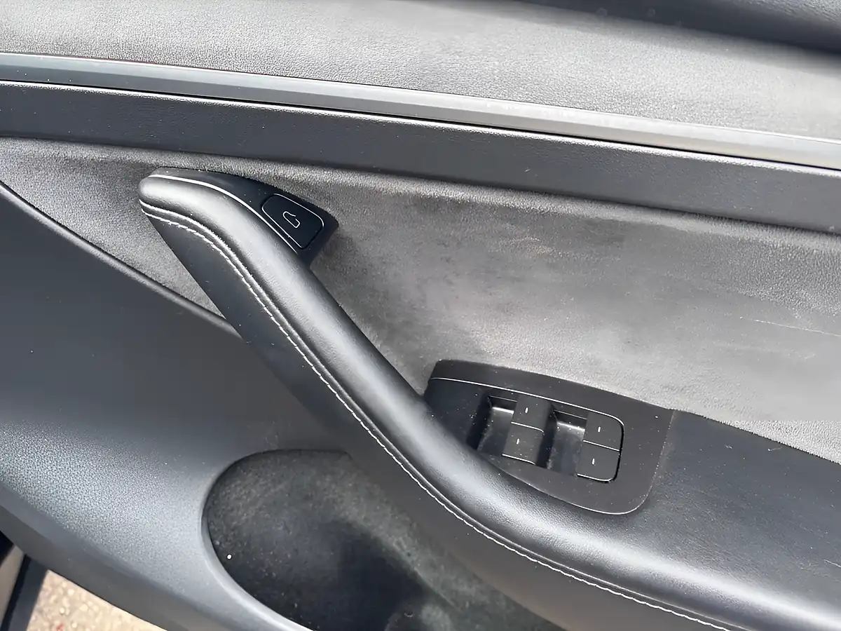 Used 2022 Tesla Model Y Long Range Black - Interior and Exterior details 12