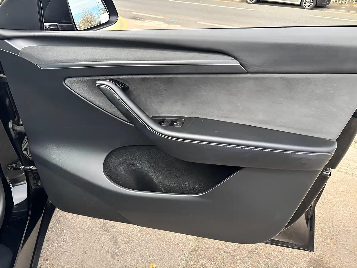 Used 2022 Tesla Model Y Long Range Black - Interior and Exterior details 16