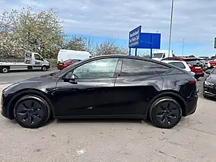 Used 2022 Tesla Model Y Long Range Black - Interior and Exterior details 9