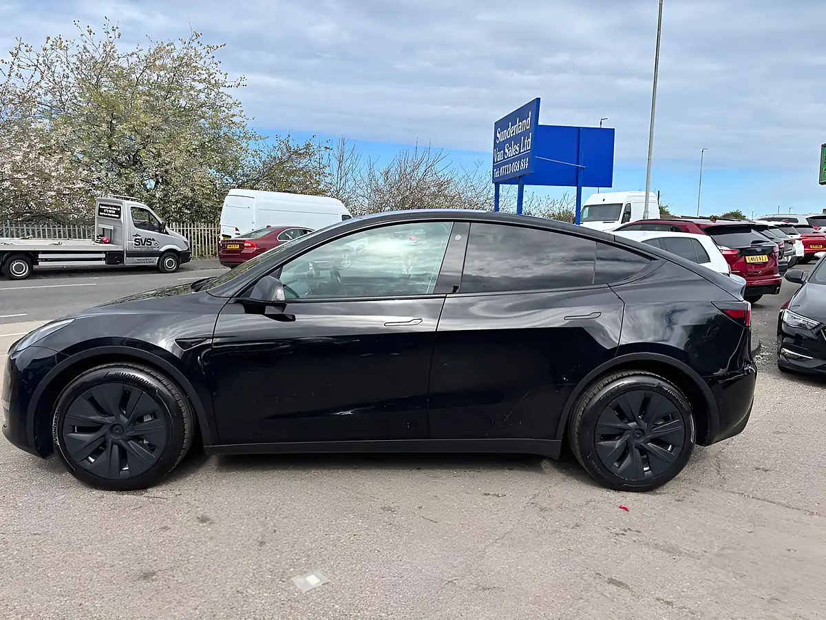 Used 2022 Tesla Model Y Long Range Black - Interior and Exterior details 9