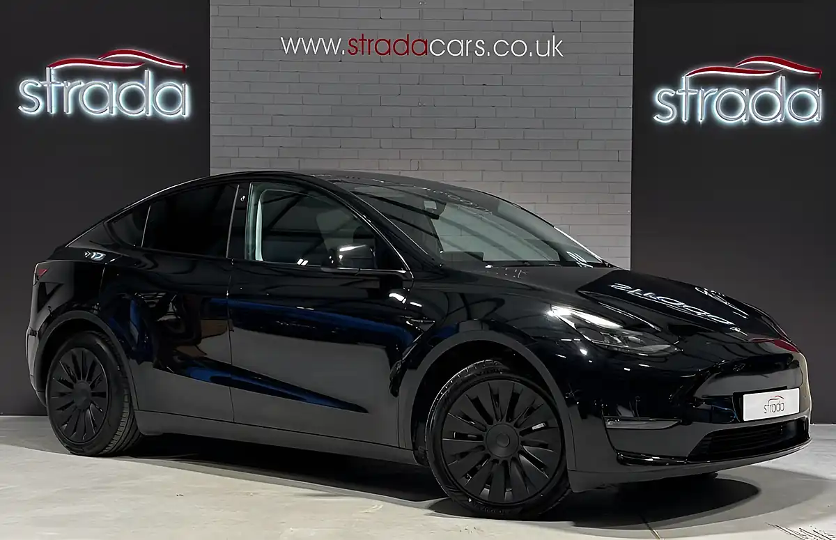 Used 2022 Tesla Model Y Long Range Black - Front View
