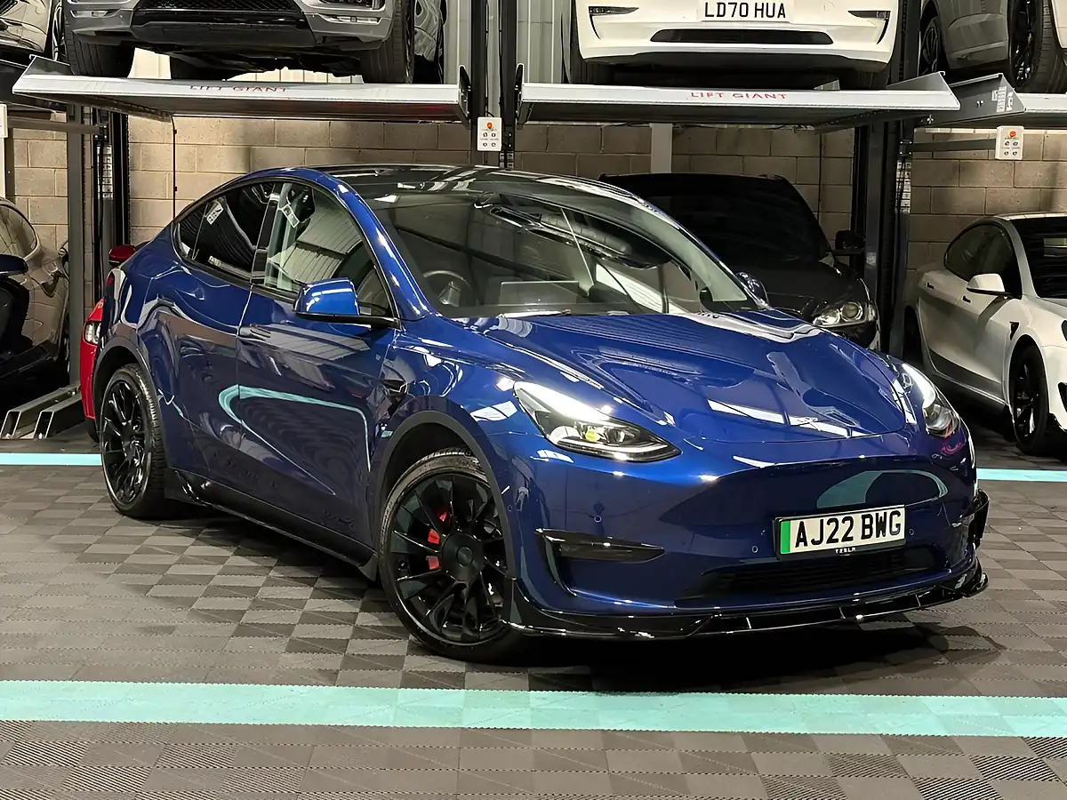Used 2022 Tesla Model Y Long Range Blue - Front View