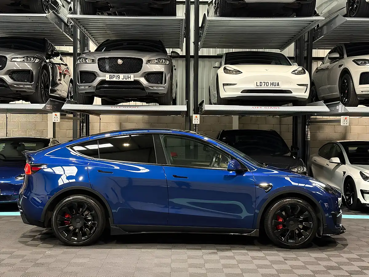 Used 2022 Tesla Model Y Long Range Blue - Interior and Exterior details 10