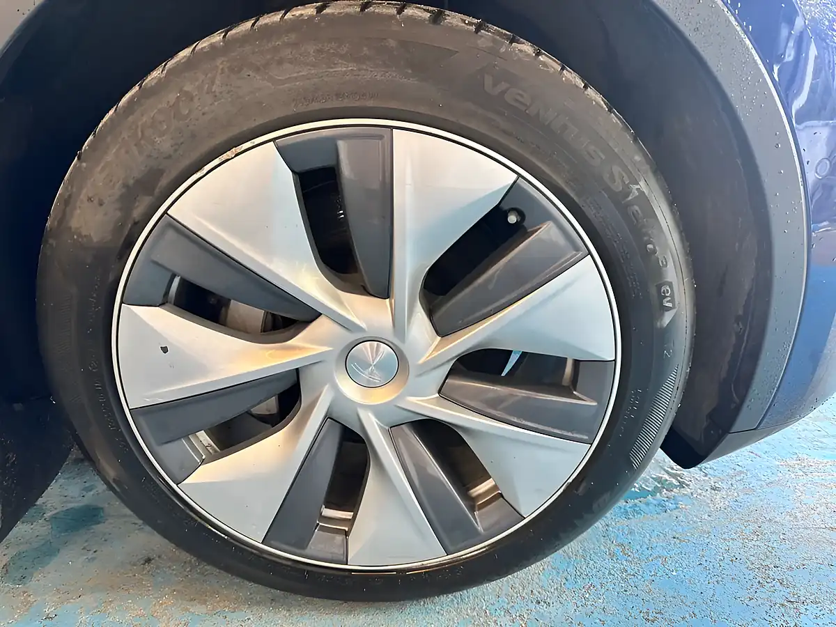 Used 2022 Tesla Model Y Long Range Blue - Interior and Exterior details 16