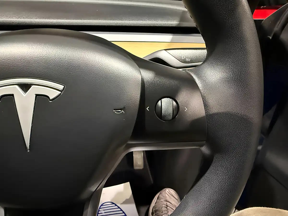 Used 2022 Tesla Model Y Long Range Blue - Interior and Exterior details 18
