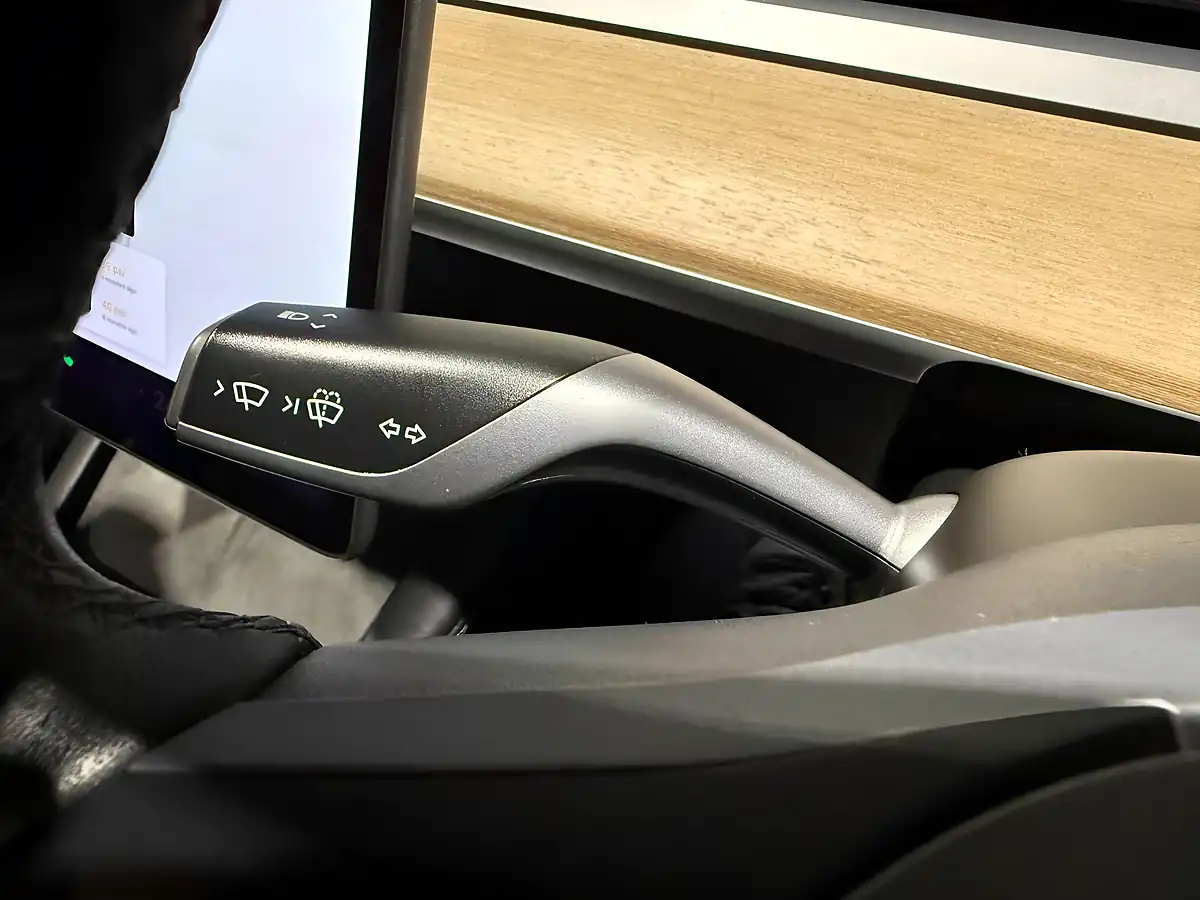 Used 2022 Tesla Model Y Long Range Blue - Interior and Exterior details 18