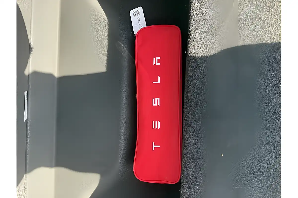 Used 2022 Tesla Model Y Long Range Blue - Interior and Exterior details 15