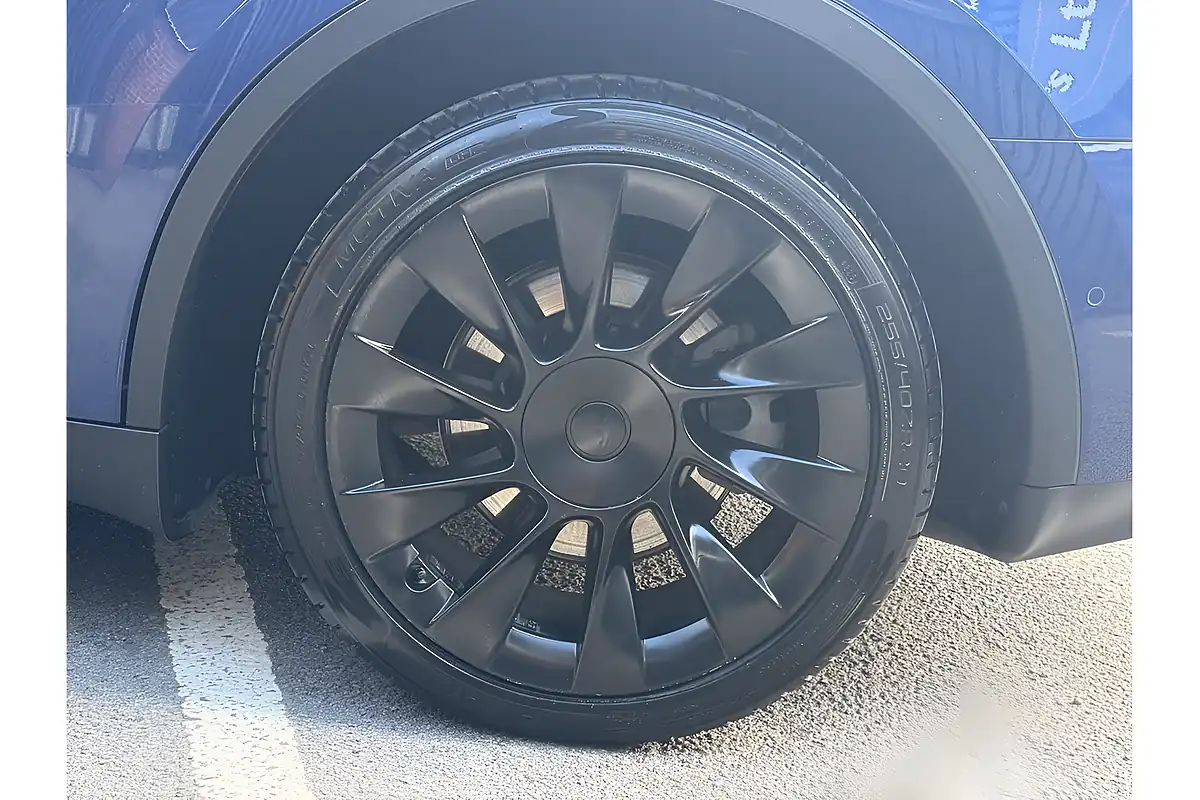 Used 2022 Tesla Model Y Long Range Blue - Interior and Exterior details 9