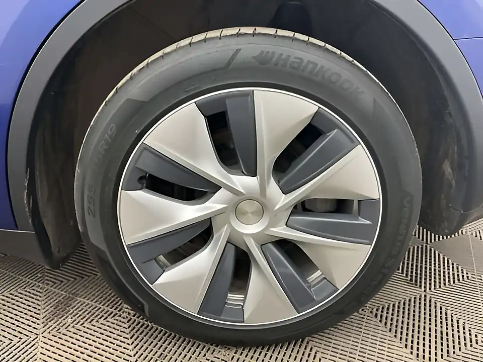 Used 2022 Tesla Model Y Long Range Blue - Interior and Exterior details 10