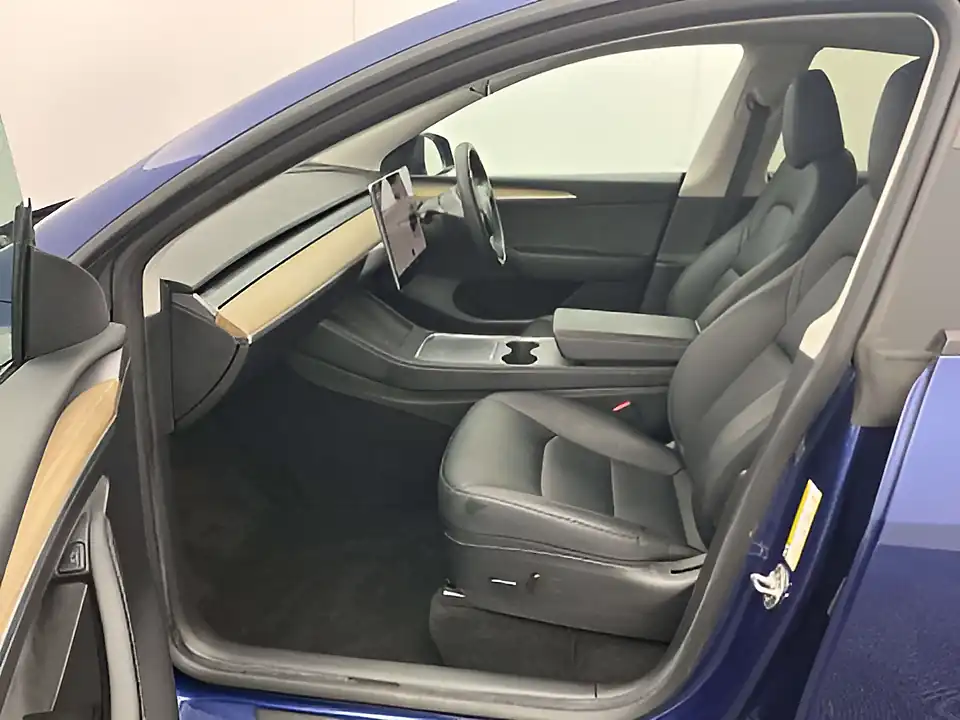 Used 2022 Tesla Model Y Long Range Blue - Interior and Exterior details 6