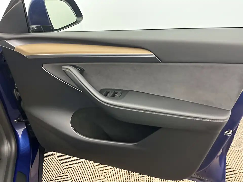 Used 2022 Tesla Model Y Long Range Blue - Interior and Exterior details 9