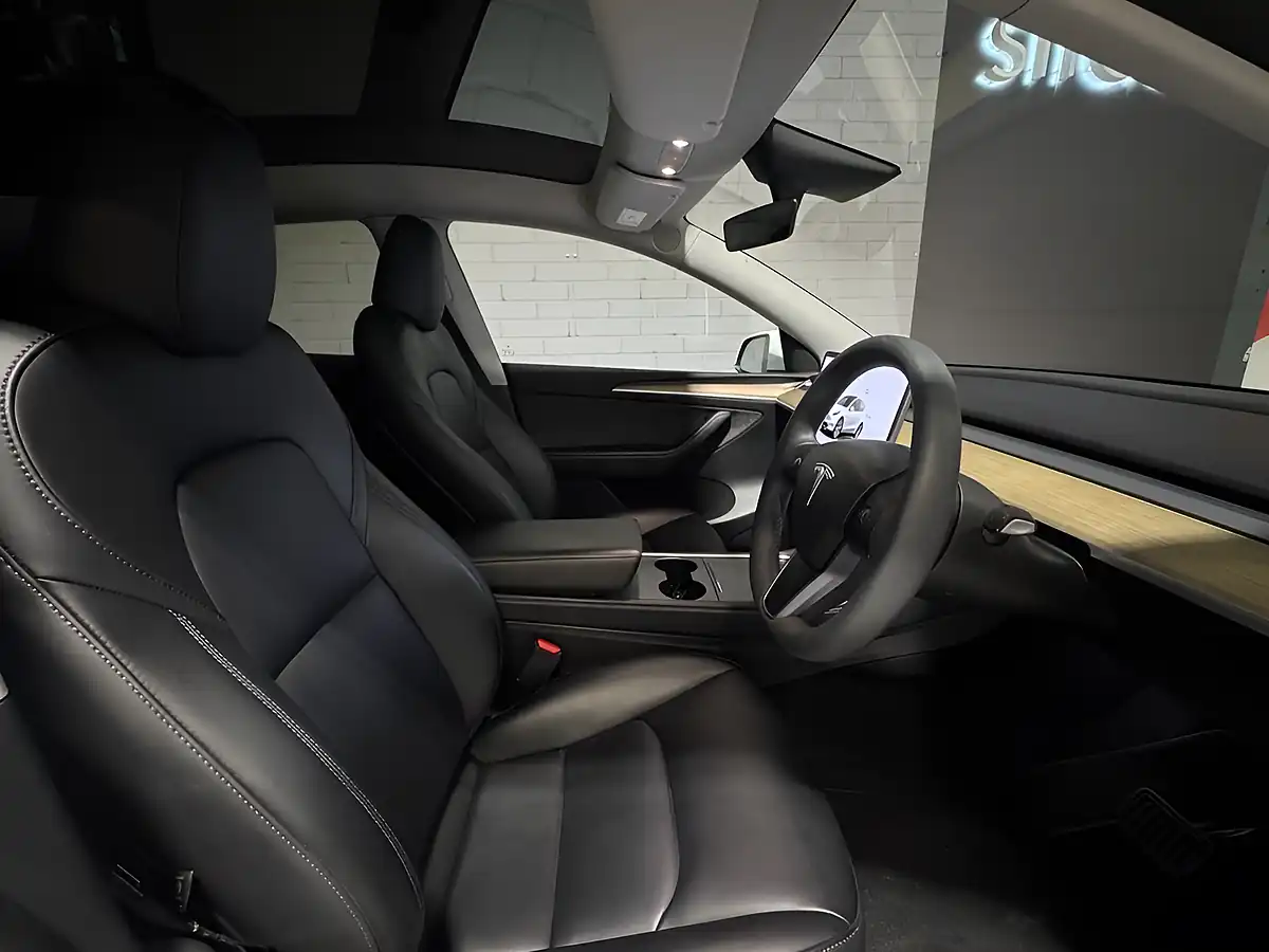 Used 2022 Tesla Model Y Long Range Blue - Interior and Exterior details 11