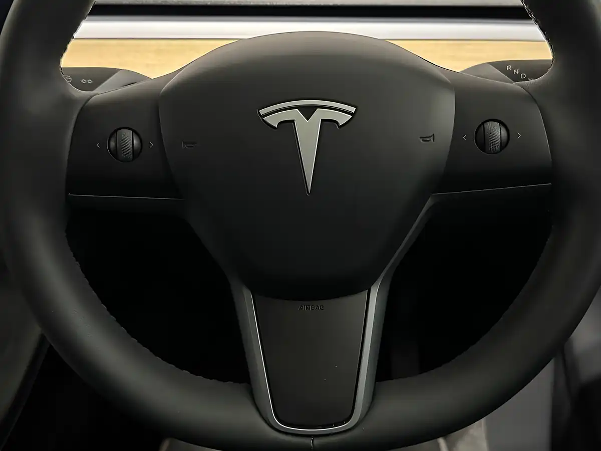 Used 2022 Tesla Model Y Long Range Blue - Interior and Exterior details 15