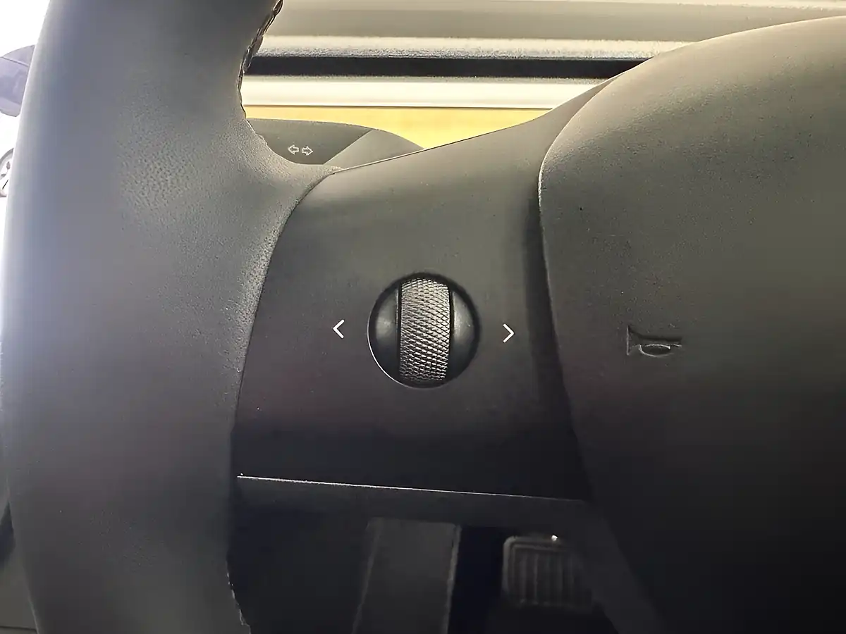 Used 2022 Tesla Model Y Long Range Blue - Interior and Exterior details 16