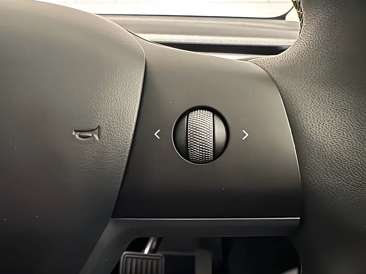 Used 2022 Tesla Model Y Long Range Blue - Interior and Exterior details 17