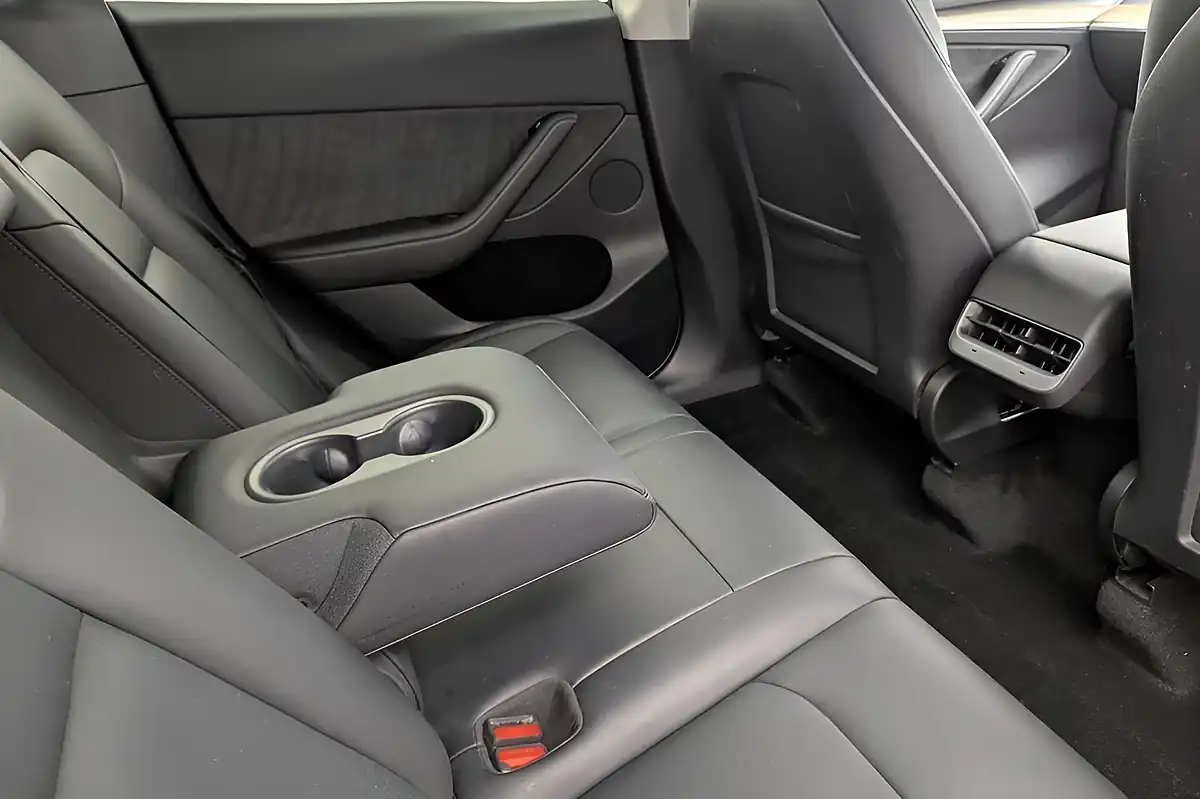 Used 2022 Tesla Model Y Long Range Grey - Interior and Exterior details 17