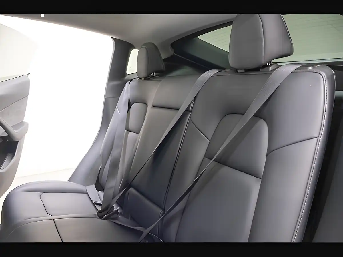 Used 2022 Tesla Model Y Long Range Grey - Interior and Exterior details 10