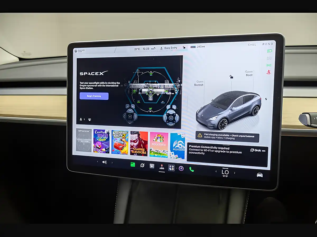 Used 2022 Tesla Model Y Long Range Grey - Interior and Exterior details 15