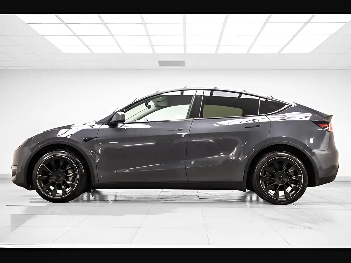 Used 2022 Tesla Model Y Long Range Grey - Interior and Exterior details 6