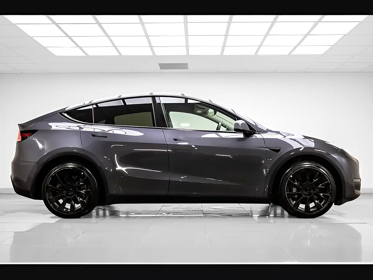 Used 2022 Tesla Model Y Long Range Grey - Interior and Exterior details 7