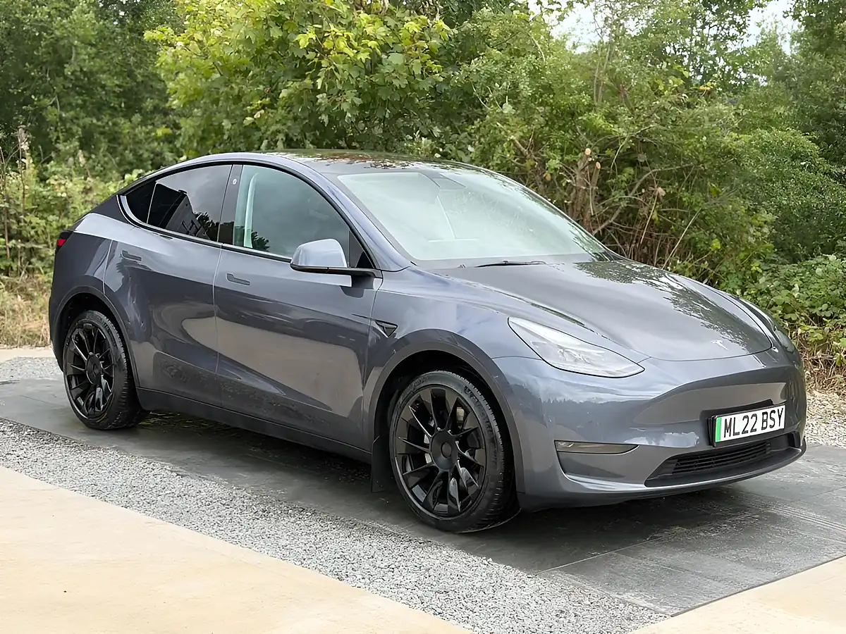 Used 2022 Tesla Model Y Long Range Grey - Interior and Exterior details 9
