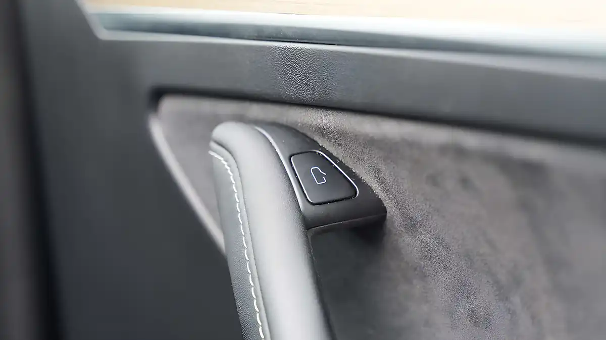 Used 2022 Tesla Model Y Long Range Grey - Interior and Exterior details 16