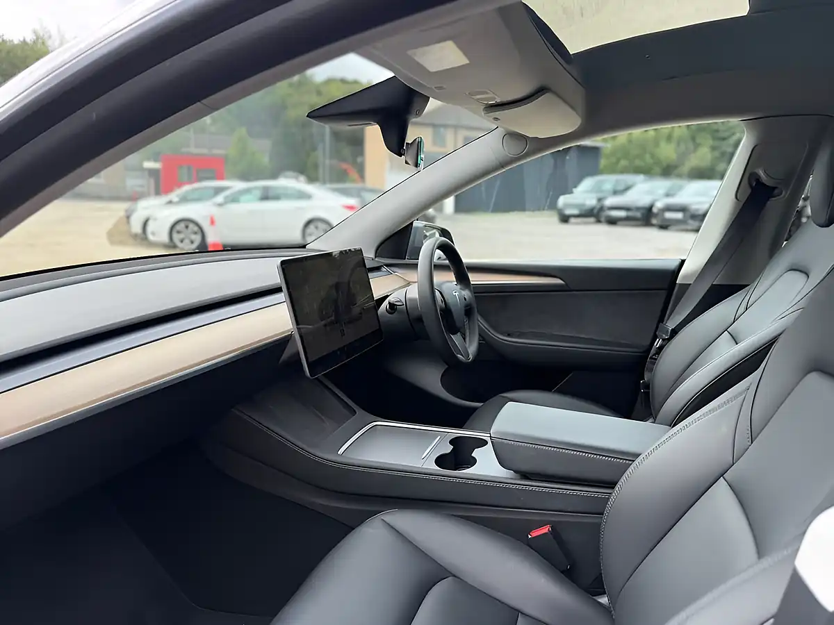 Used 2022 Tesla Model Y Long Range Grey - Interior and Exterior details 7