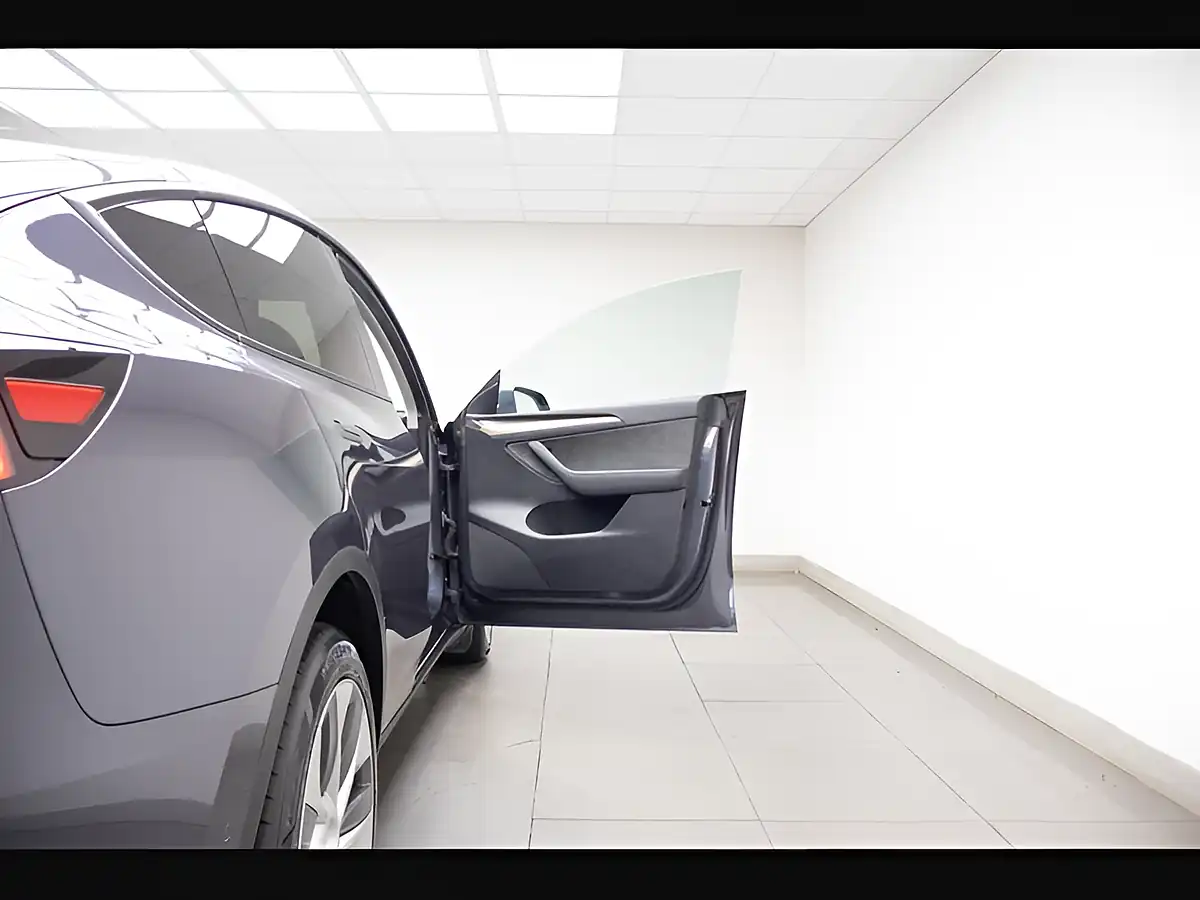 Used 2022 Tesla Model Y Long Range Grey - Interior and Exterior details 12